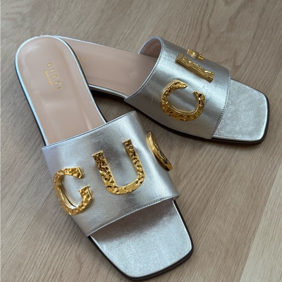 Gucci Silver Sandals With Gold Cara Logo - Picture 1 of 9